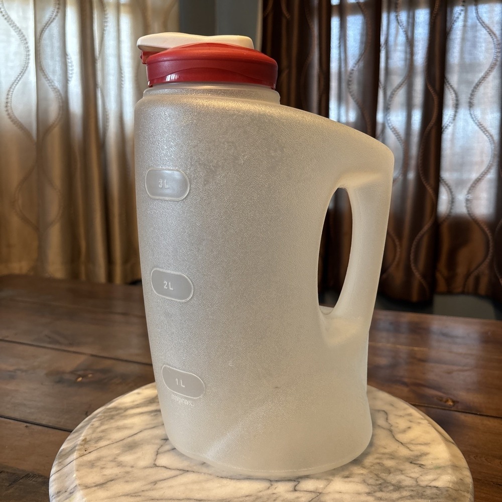 Rubbermaid MixerMate 1 Gallon 4 Liter Pitcher Red Top / White Spout  Made In USA